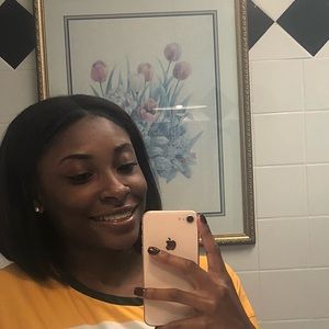 Meet your Posher, Dellaina